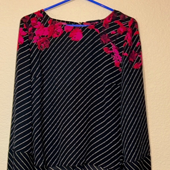 Apt. 9, Size M, Black & White Diagonal Striped Floral Blouse. Keyhole at back. - Picture 2 of 8